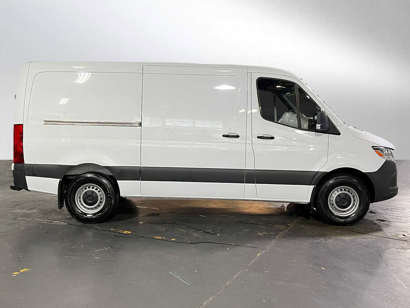 Used 2025 Mercedes-Benz Sprinter 2500 image 2