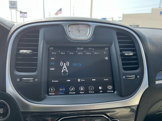 Used 2019 Chrysler 300 Touring w/ Driver Convenience Group RWD image 9