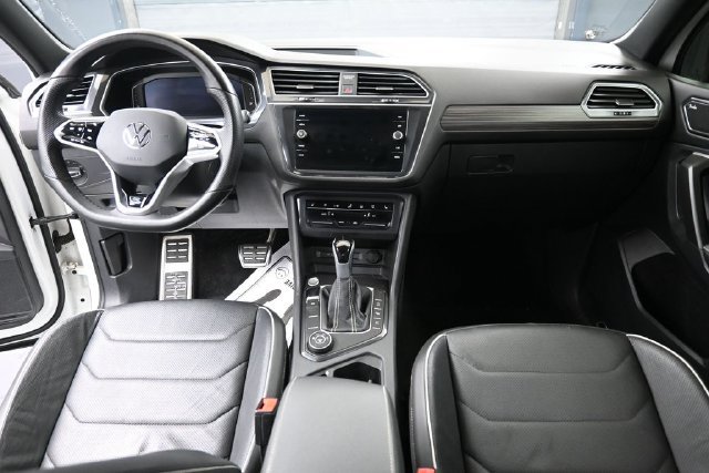 Used 2024 Volkswagen Tiguan SEL R-Line AWD/4WD image 18