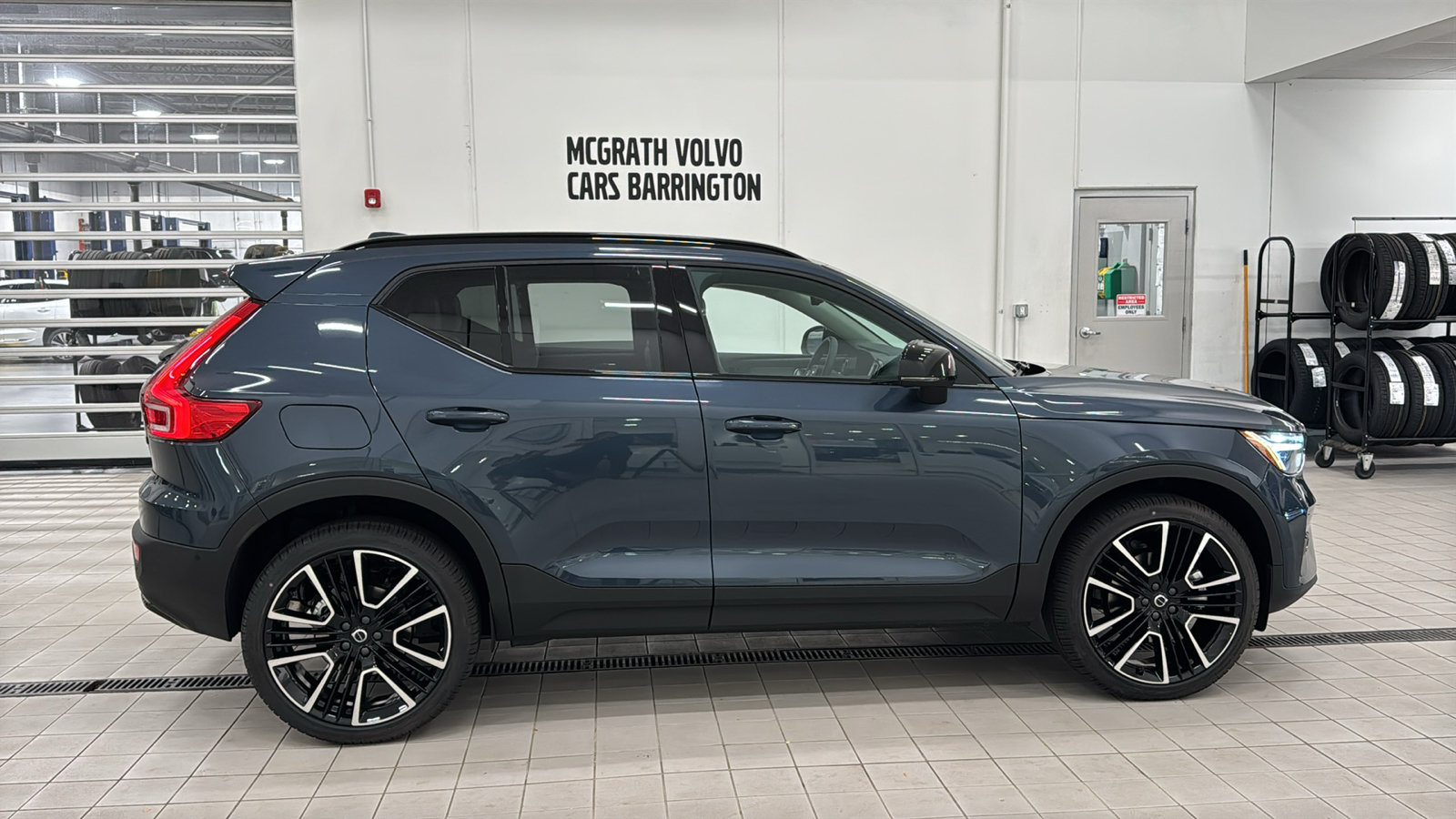 New 2026 Volvo XC40 B5 Ultra w/ Climate Package AWD/4WD image 4
