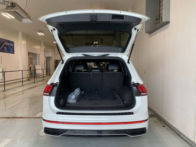 Used 2023 Volkswagen Tiguan SE R-Line image 8