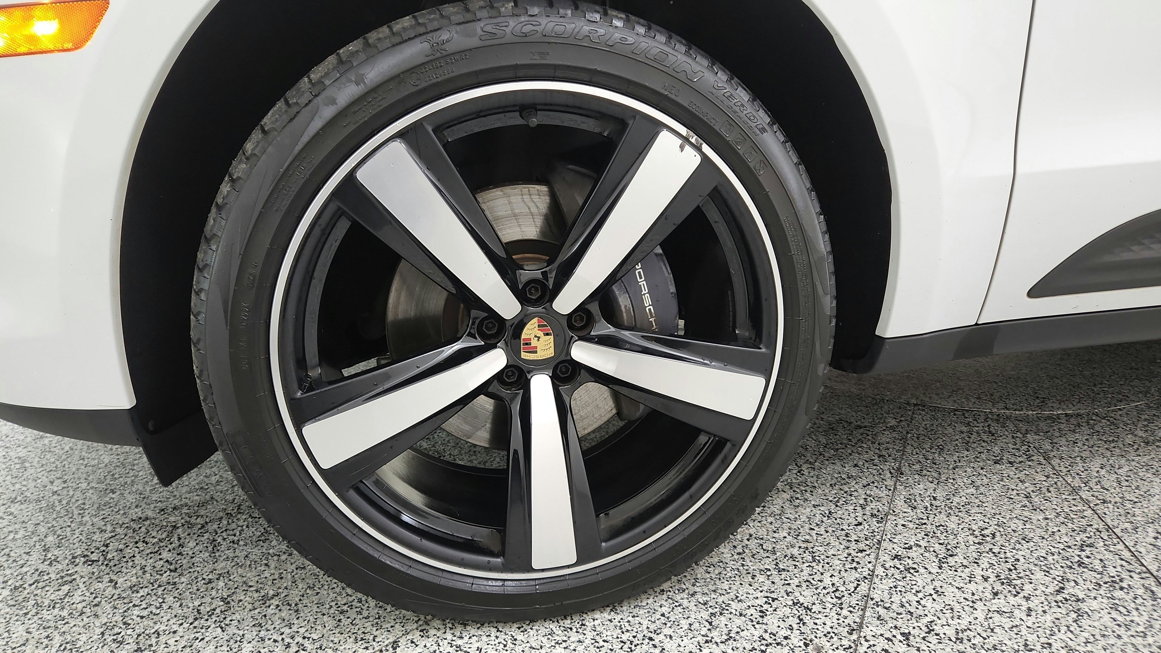 Used 2024 Porsche Macan AWD/4WD image 38