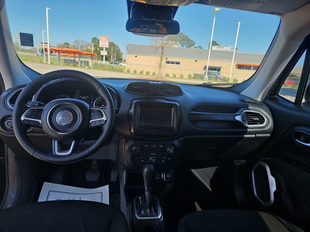 Used 2018 Jeep Renegade Latitude image 26
