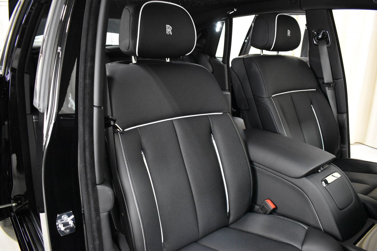 New 2027 Rolls-Royce Phantom Sedan RWD image 24