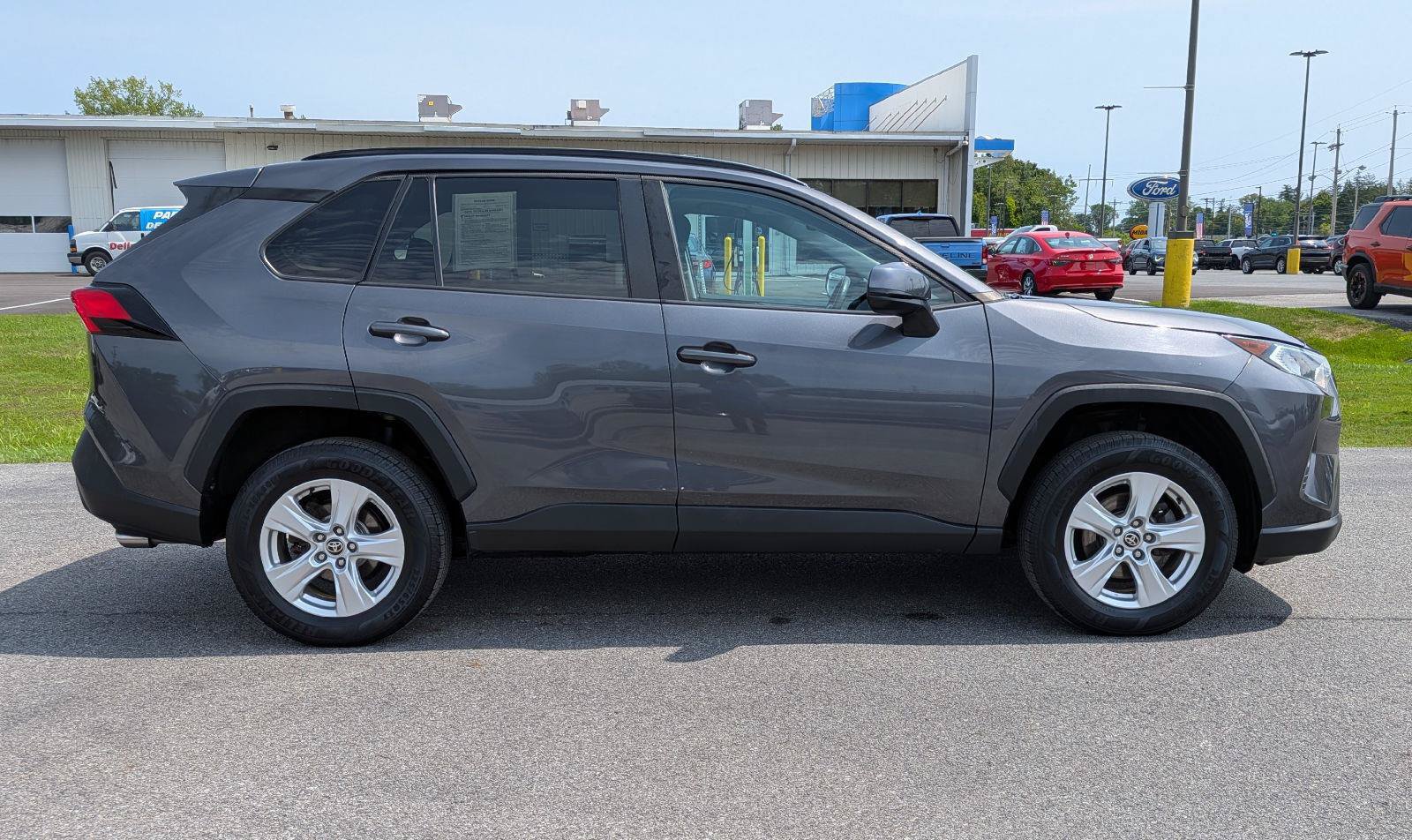 Used 2021 Toyota RAV4 XLE w/ Convenience Package AWD/4WD image 5