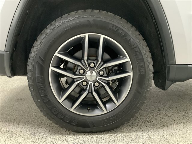 Used 2018 Jeep Grand Cherokee Limited AWD/4WD image 11