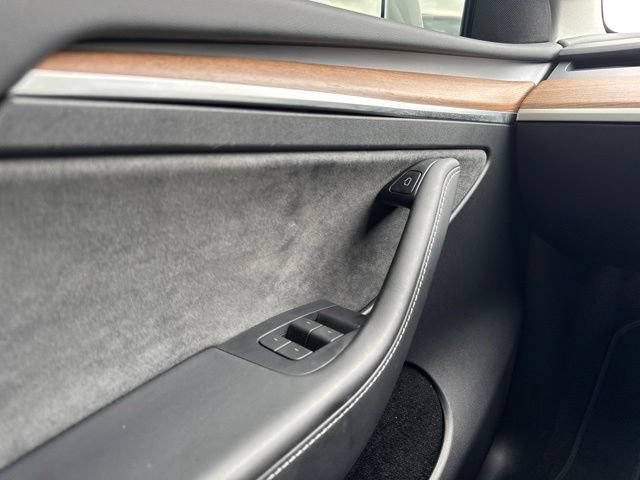Used 2024 Tesla Model Y Performance AWD/4WD image 17