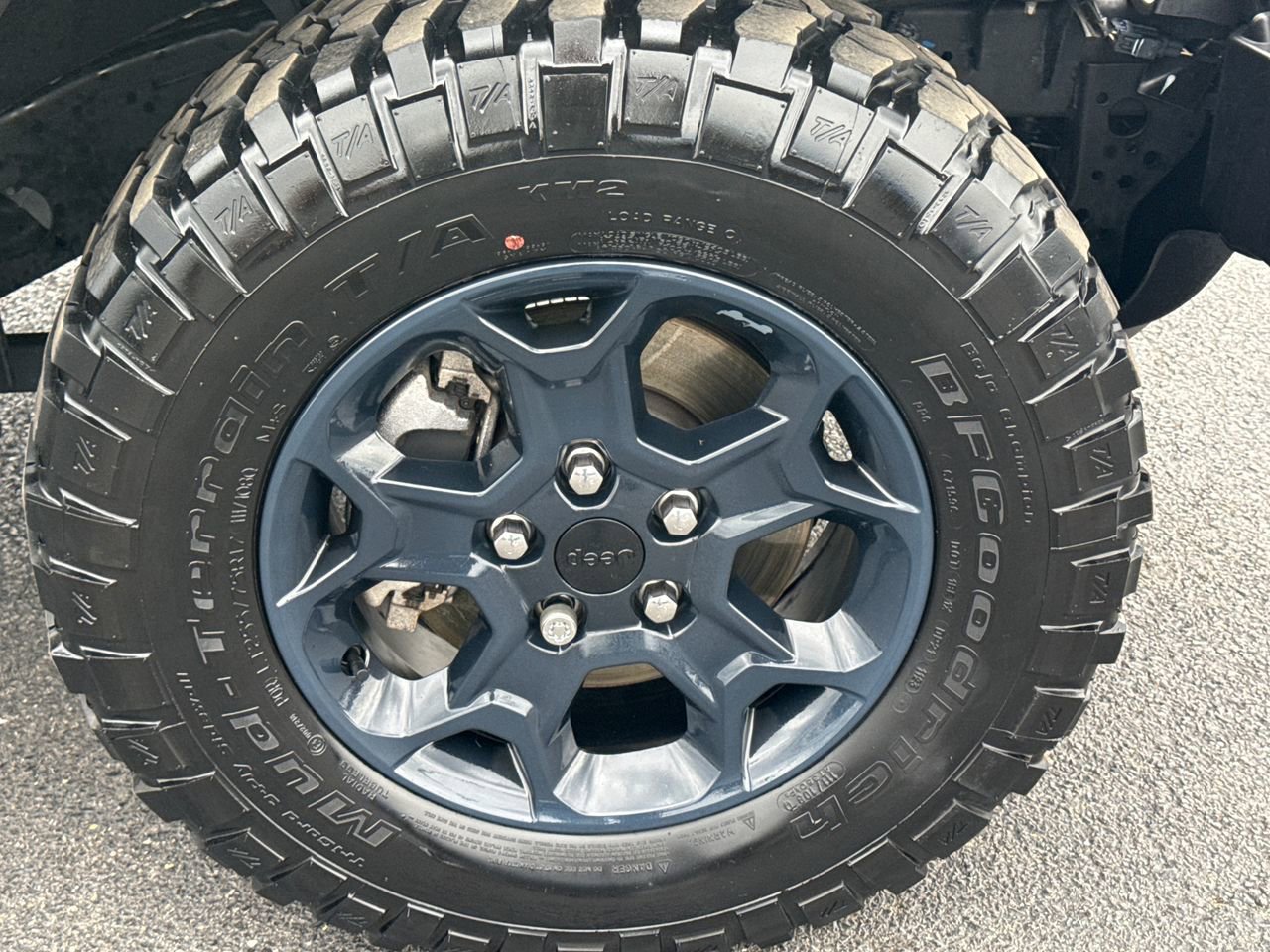 Used 2023 Jeep Gladiator Sport AWD/4WD image 9