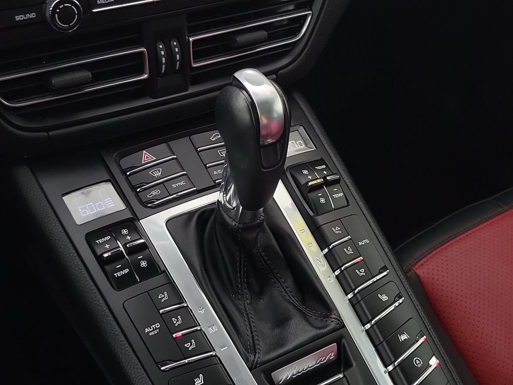 Used 2021 Porsche Macan S AWD/4WD image 28