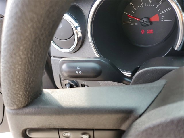 Used 2005 Ford Mustang Deluxe image 13