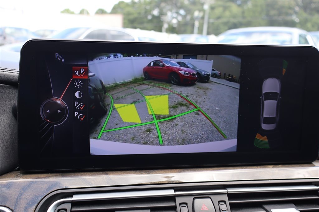 Used 2015 BMW 750i RWD image 26