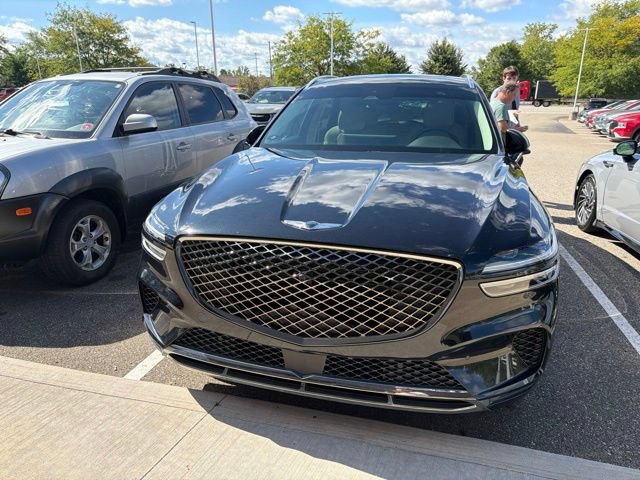 Used 2022 Genesis GV70 2.5T w/ Advanced Package AWD/4WD image 3