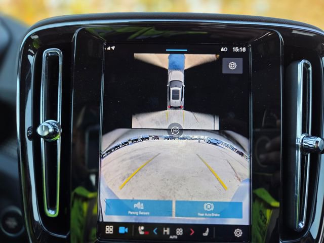 Used 2025 Volvo XC40 B5 Plus image 25