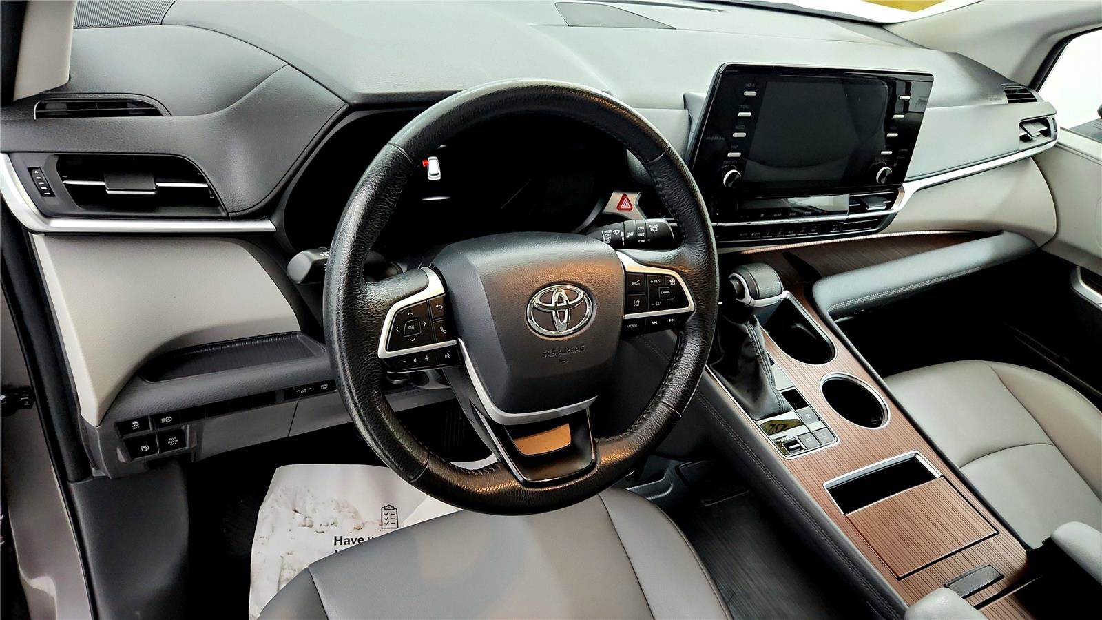 Used 2024 Toyota Sienna XLE image 25