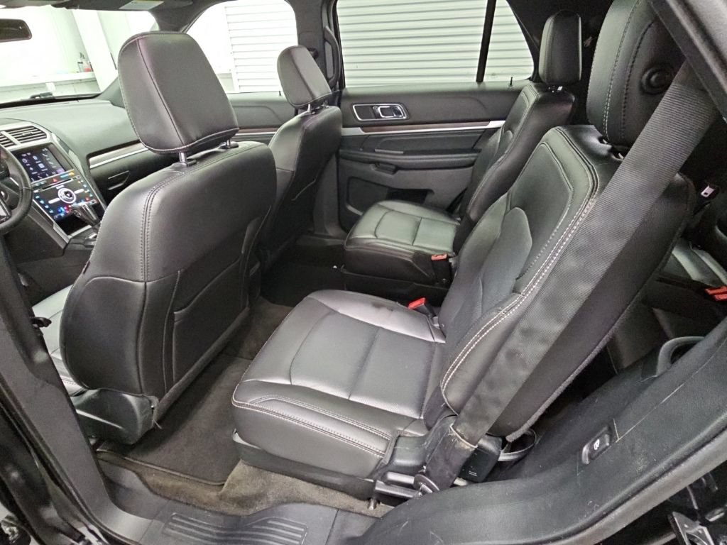 Used 2018 Ford Explorer Limited w/ Equipment Group 301A AWD/4WD image 33
