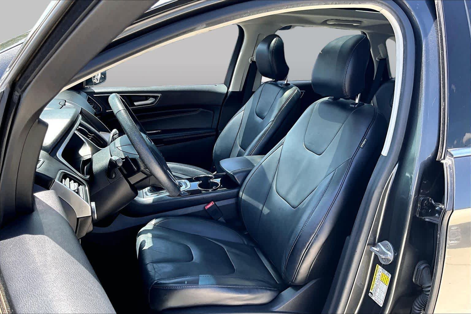 Used 2016 Ford Edge Titanium FWD image 8