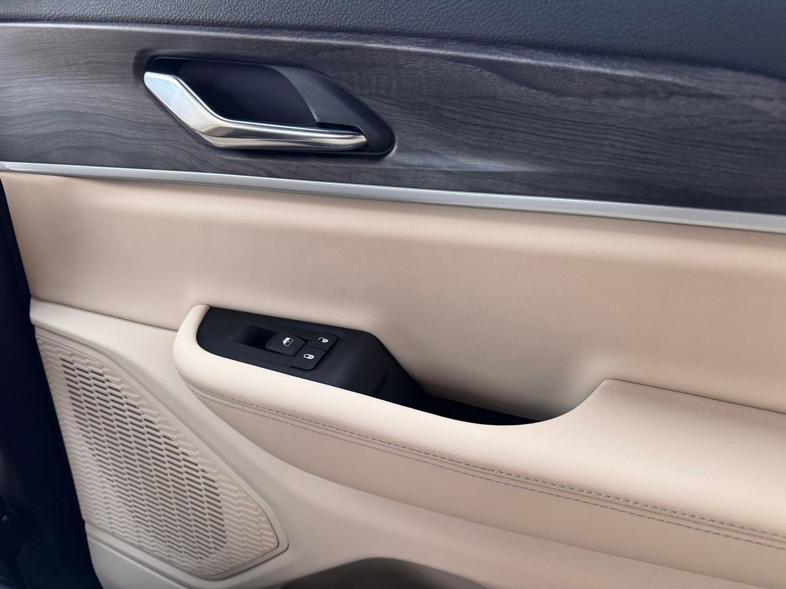 New 2025 Jeep Grand Cherokee Limited w/ Luxury Tech Group II image 27