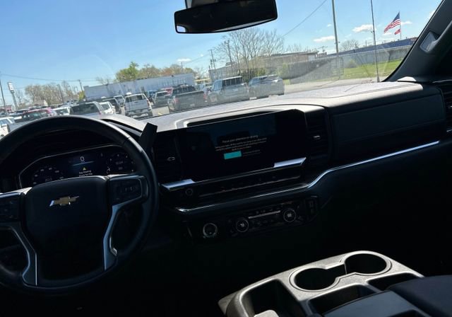 Used 2023 Chevrolet Silverado 1500 LT AWD/4WD image 8