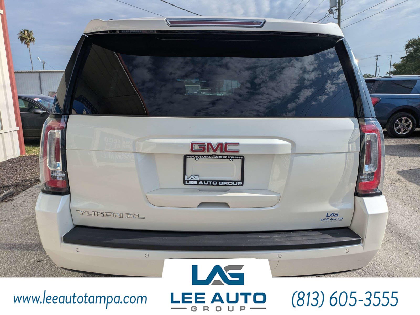 Used 2015 GMC Yukon XL SLT w/ Open Road Package AWD/4WD image 4