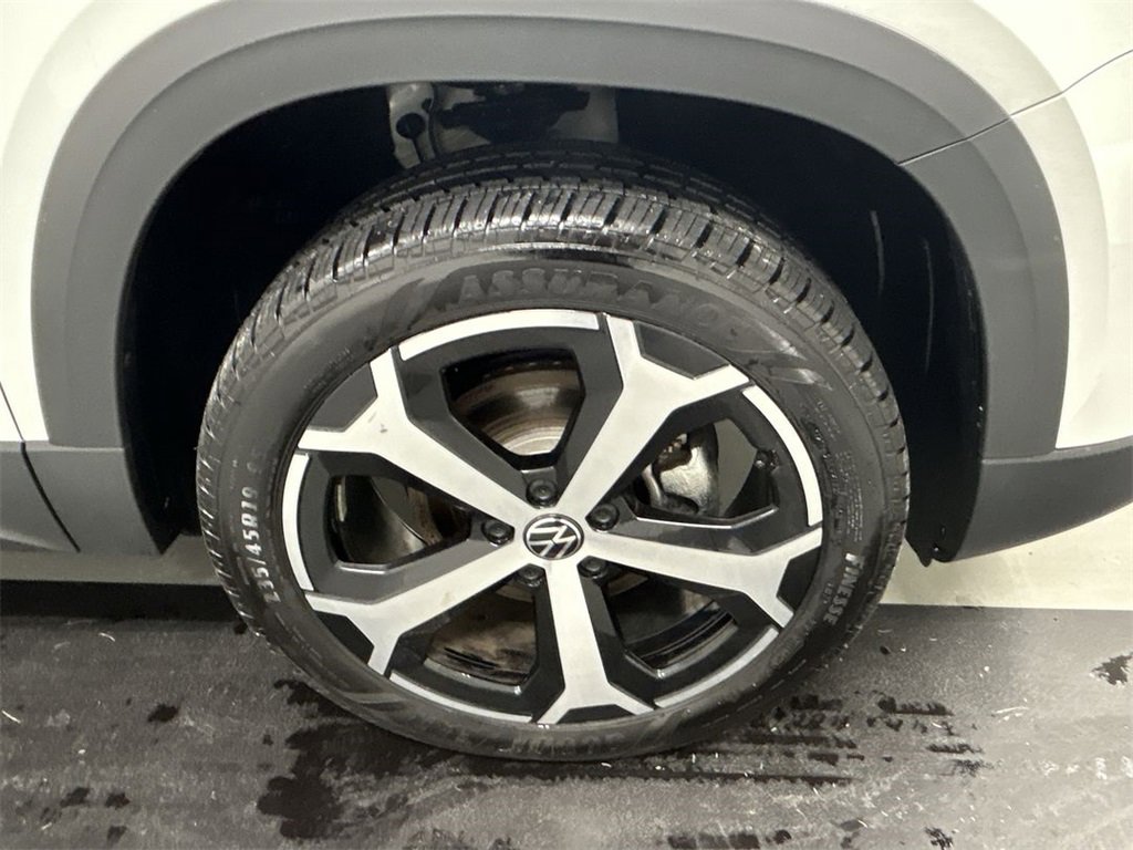 Certified 2025 Volkswagen Taos SEL image 14