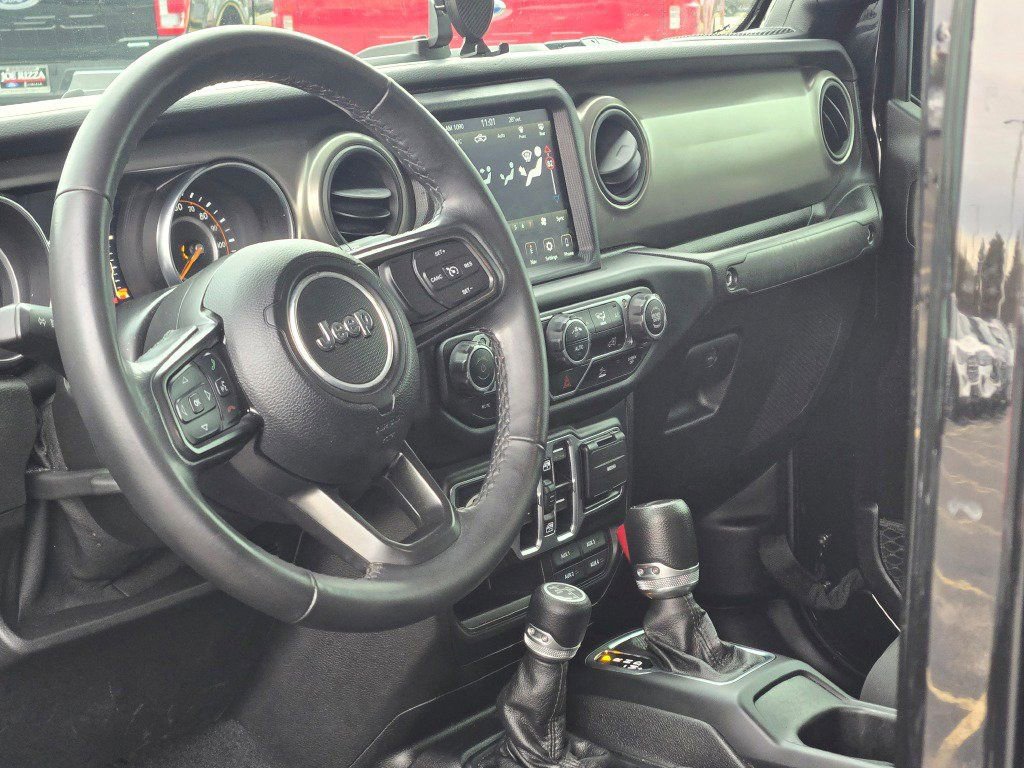 Used 2021 Jeep Gladiator Willys AWD/4WD image 19