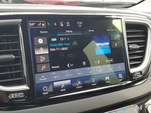 Used 2024 Chrysler Pacifica Touring-L image 14