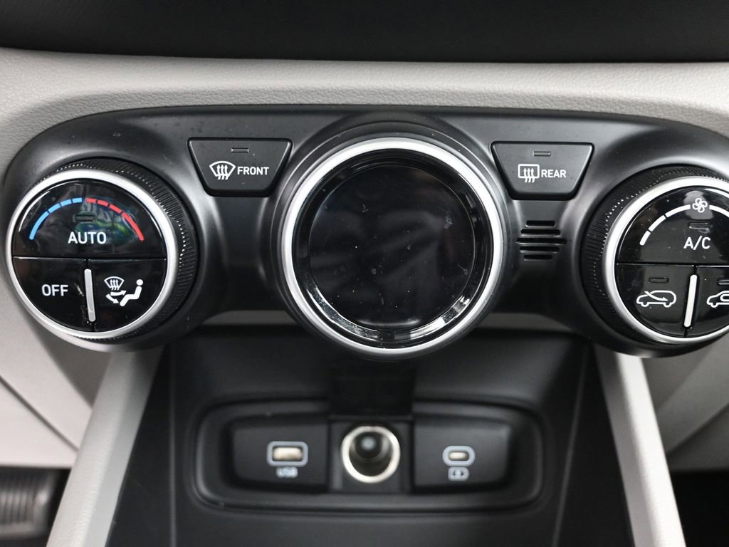 Certified 2023 Hyundai Venue SEL FWD image 15