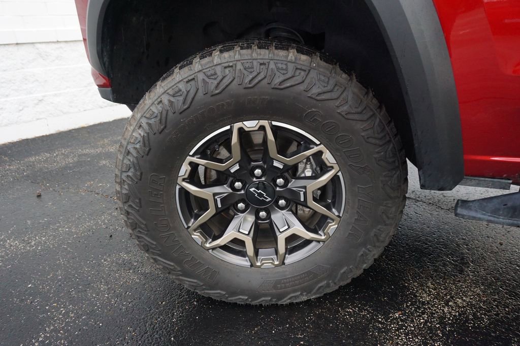 Used 2025 Chevrolet Colorado ZR2 w/ Technology Package AWD/4WD image 33