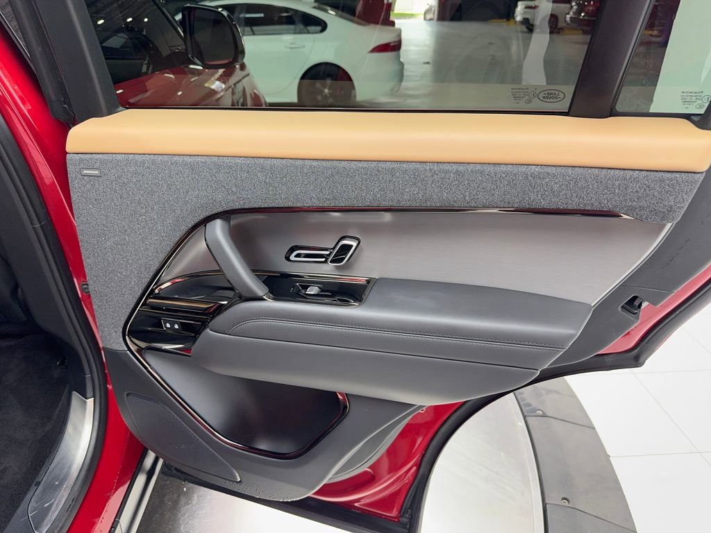 Used 2024 Land Rover Range Rover Sport Dynamic SE image 38