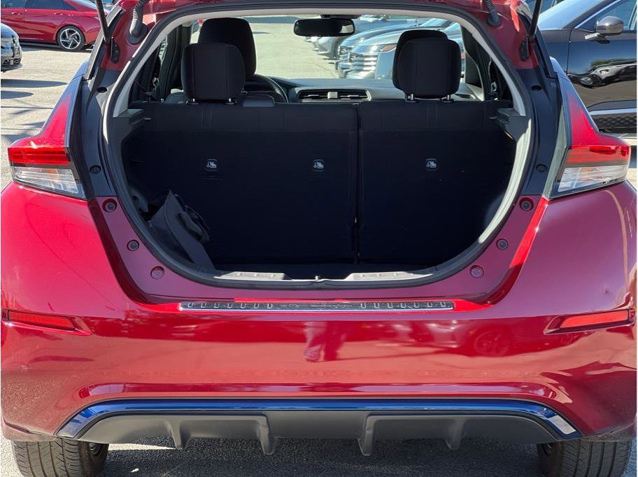 Used 2018 Nissan Leaf SV w/ SV Technology Package FWD image 5