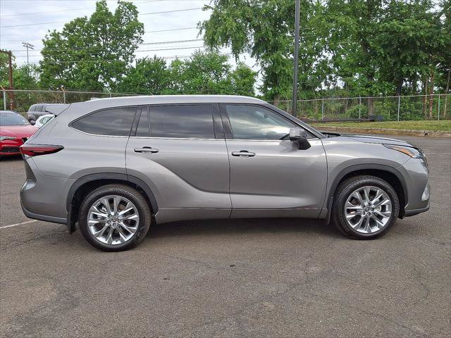Certified 2026 Toyota Highlander Limited AWD/4WD image 28
