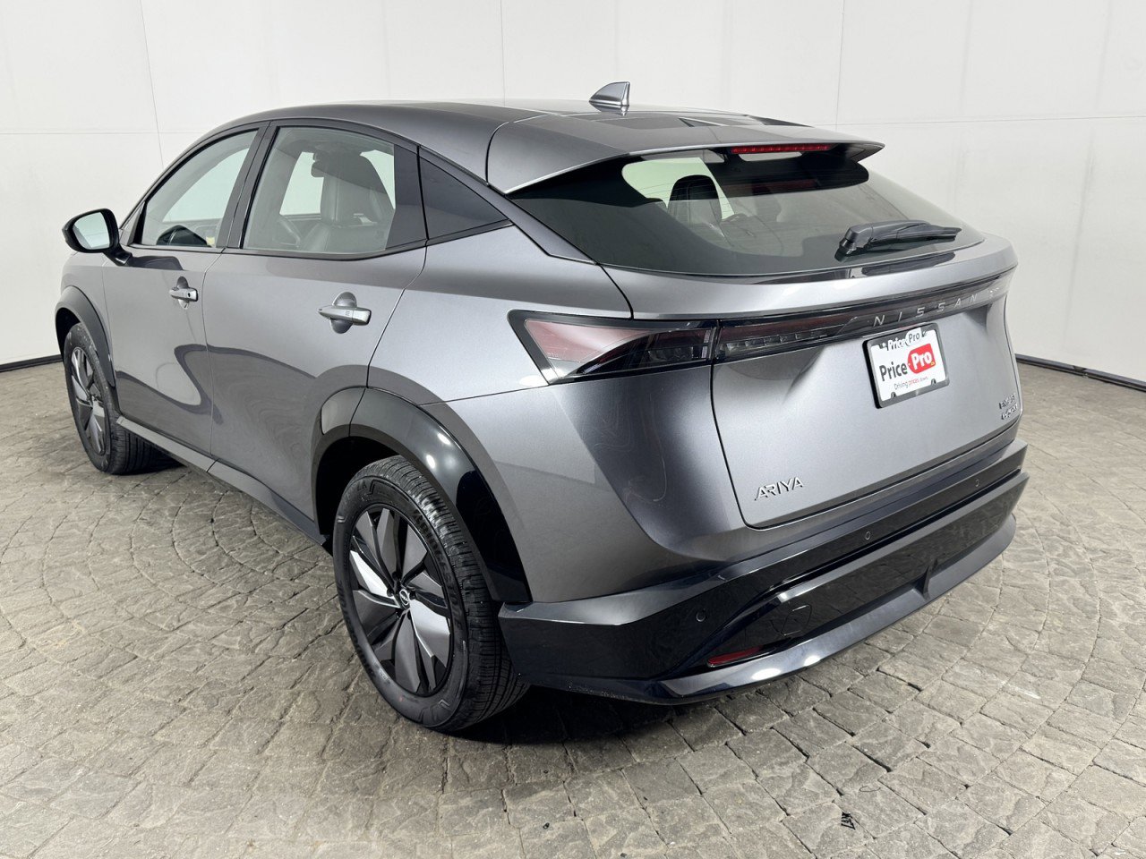 Used 2024 Nissan Ariya AWD image 5