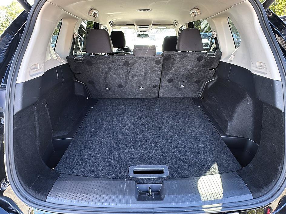 Certified 2025 Nissan Rogue SV FWD image 37