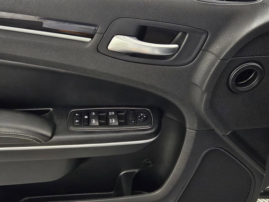 Used 2023 Chrysler 300 S image 28