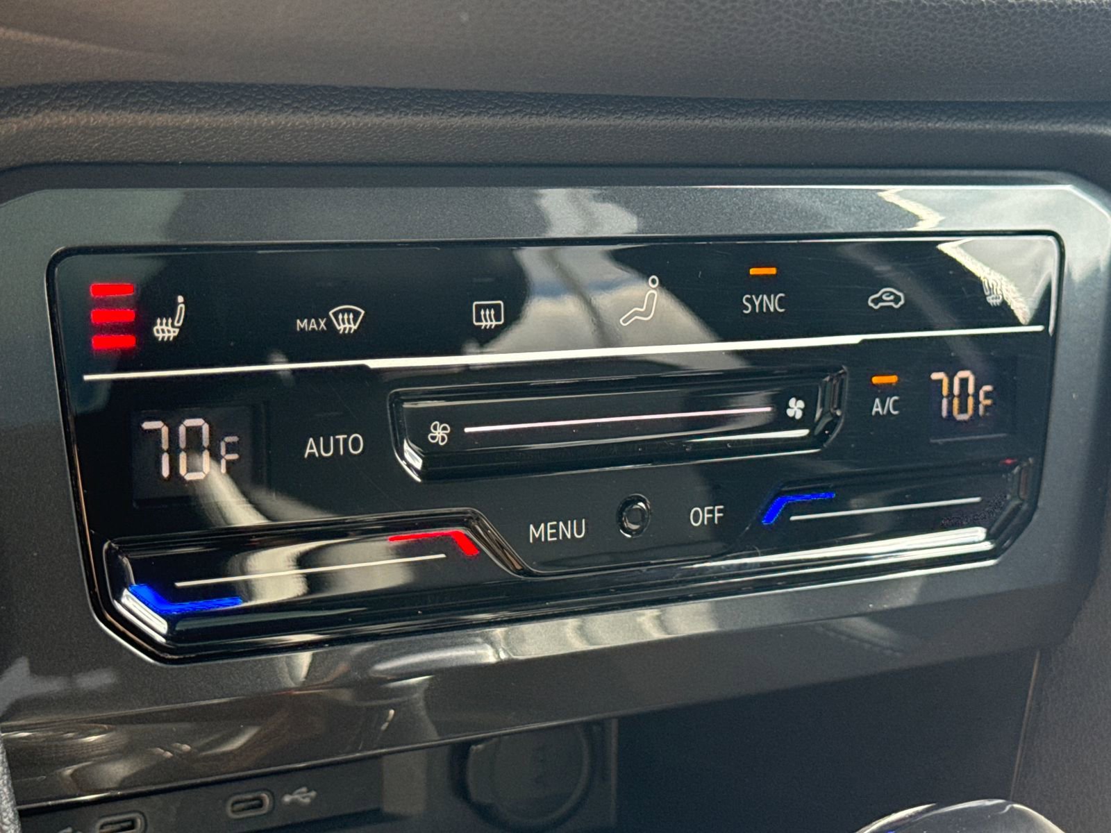 Certified 2022 Volkswagen Tiguan SE R-Line image 24