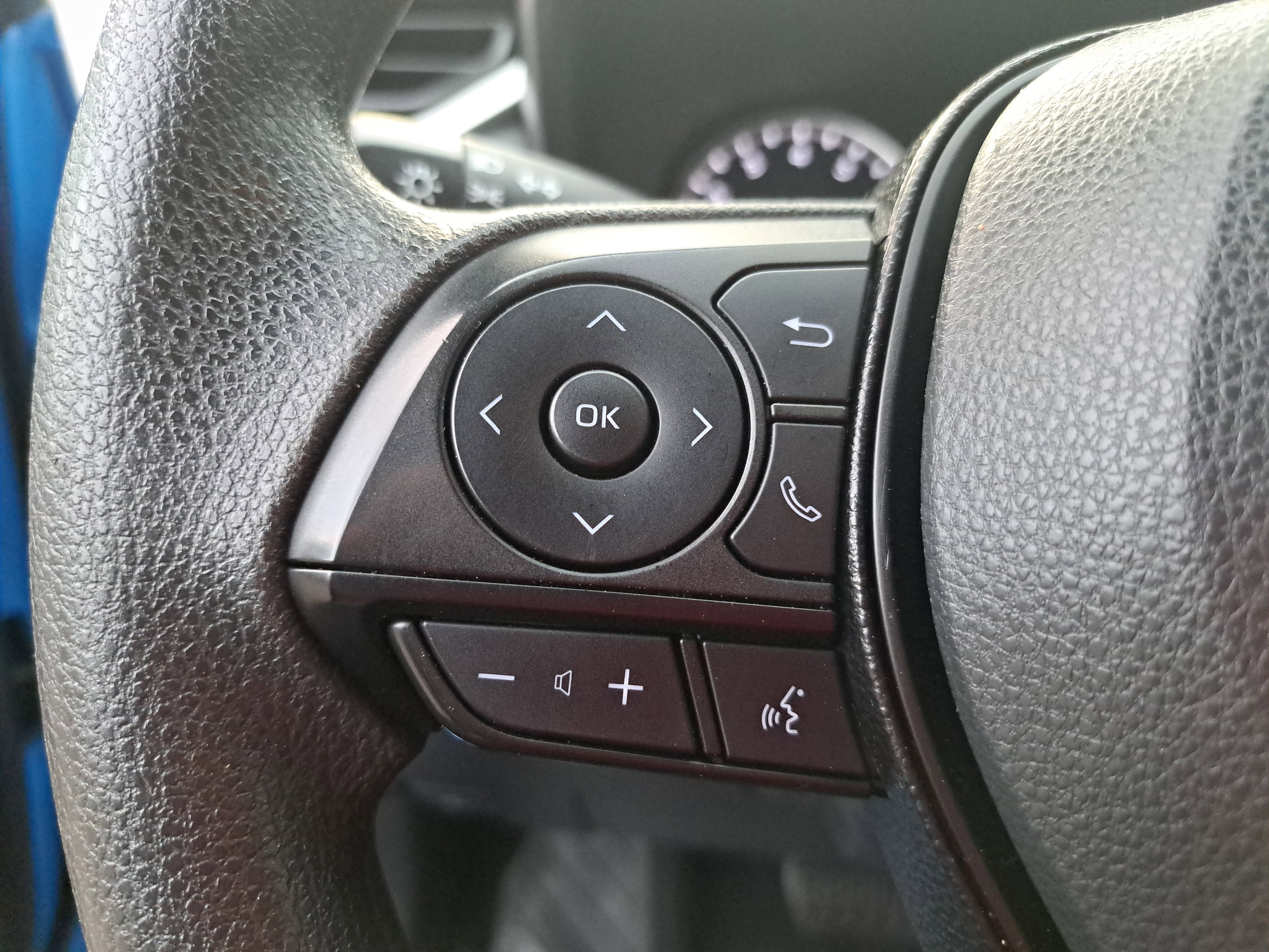 Used 2020 Toyota RAV4 LE image 16