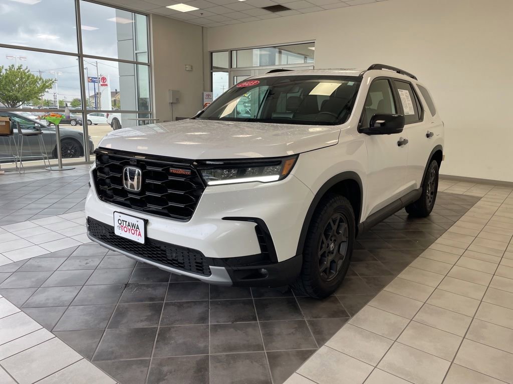 Used 2023 Honda Pilot TrailSport image 2