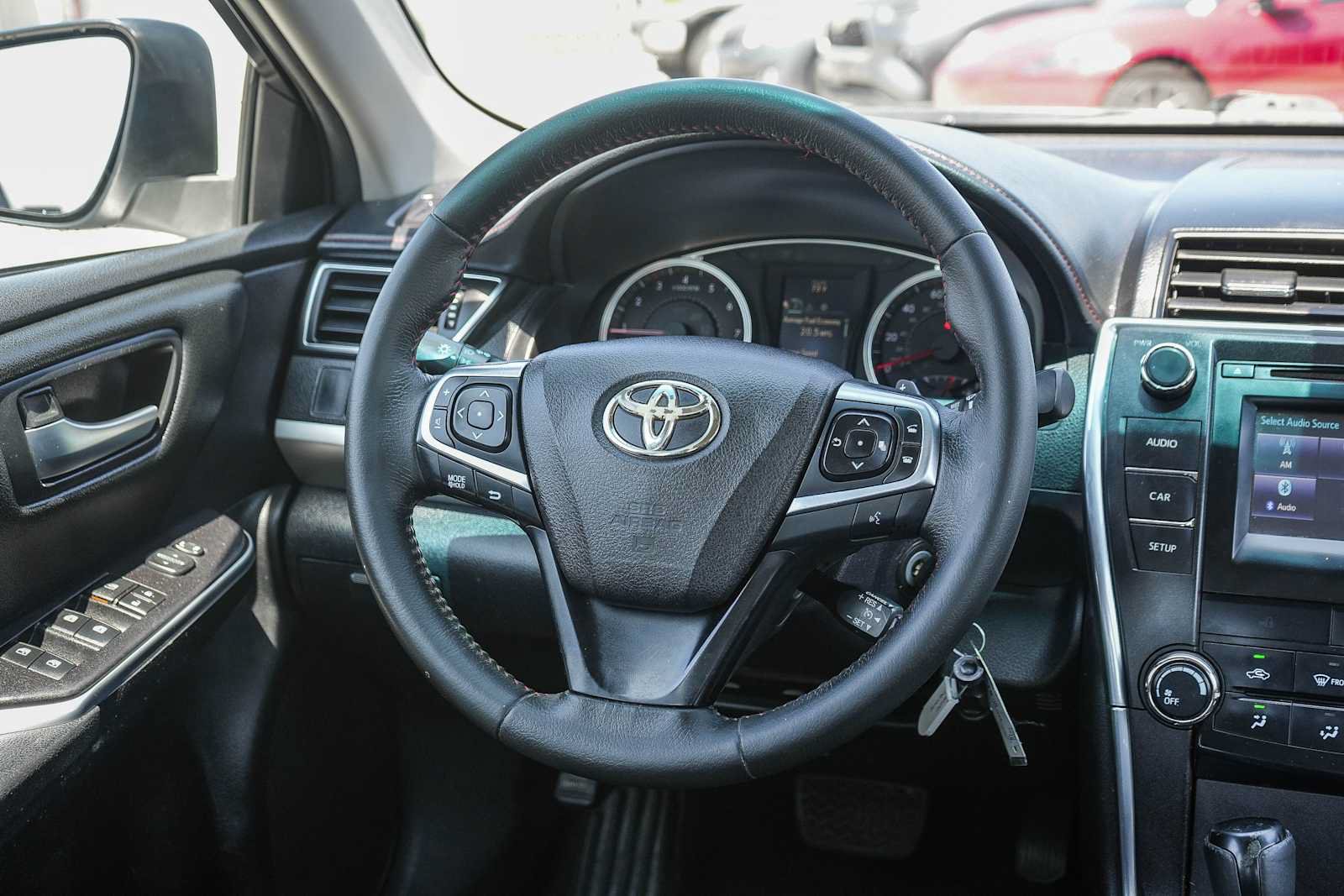 Used 2015 Toyota Camry SE FWD image 13
