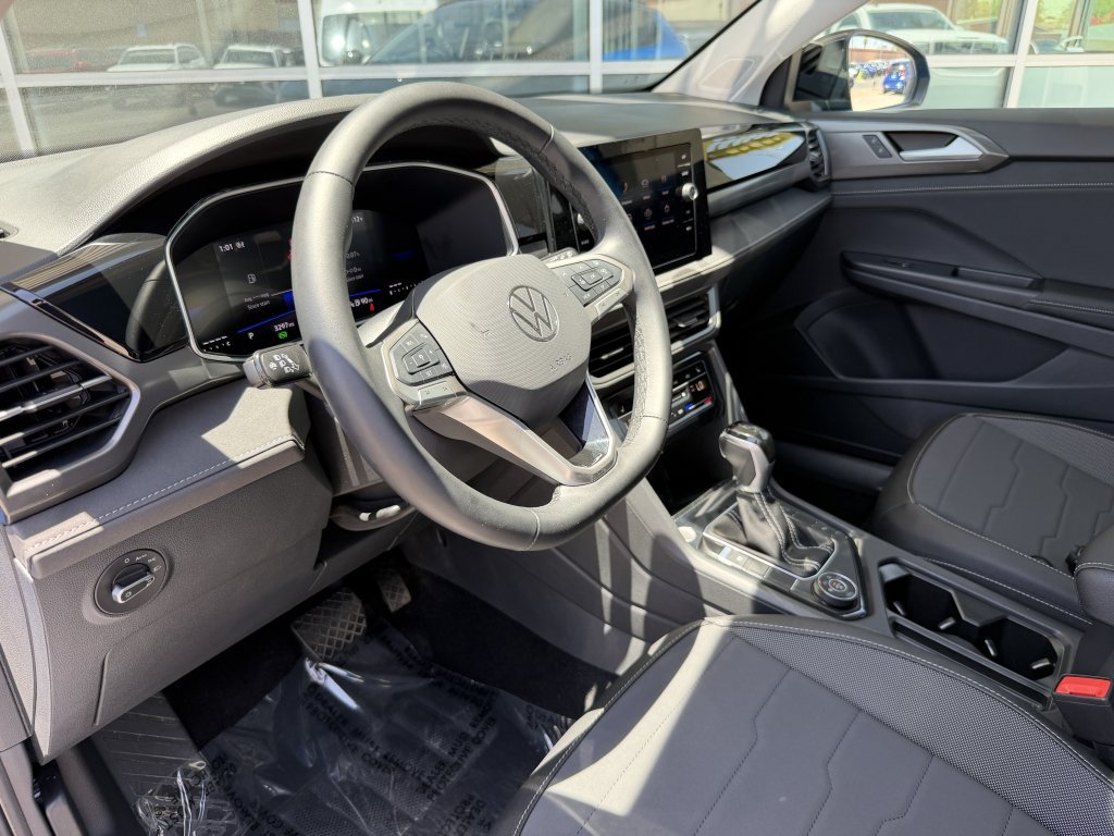 Used 2025 Volkswagen Taos SE AWD/4WD image 31
