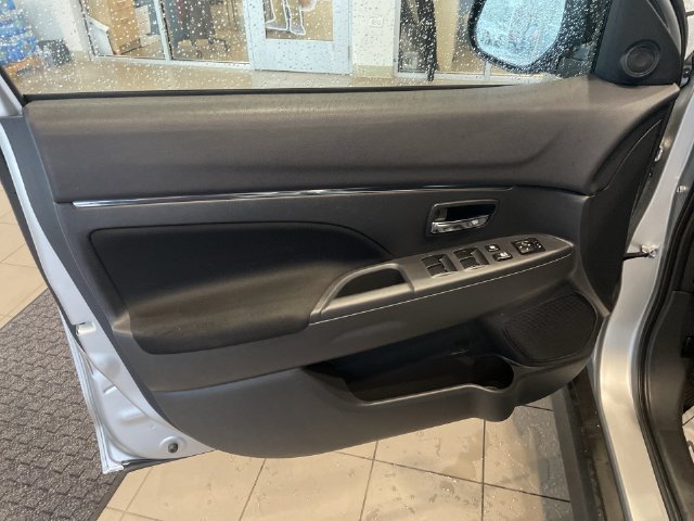 Used 2025 Mitsubishi Outlander Sport ES AWD/4WD image 14