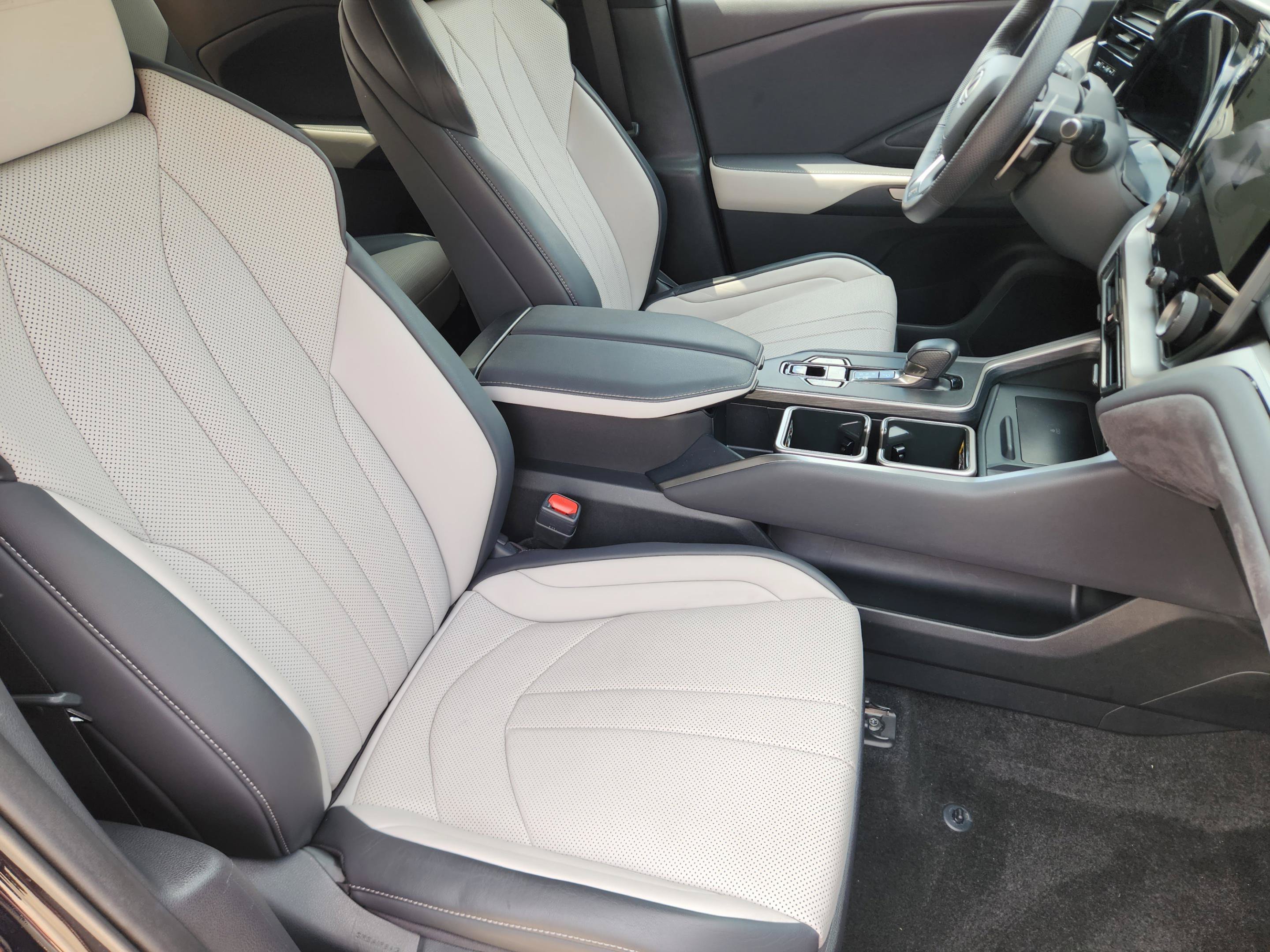 Used 2024 Lexus TX 500h AWD w/ Technology Package image 29