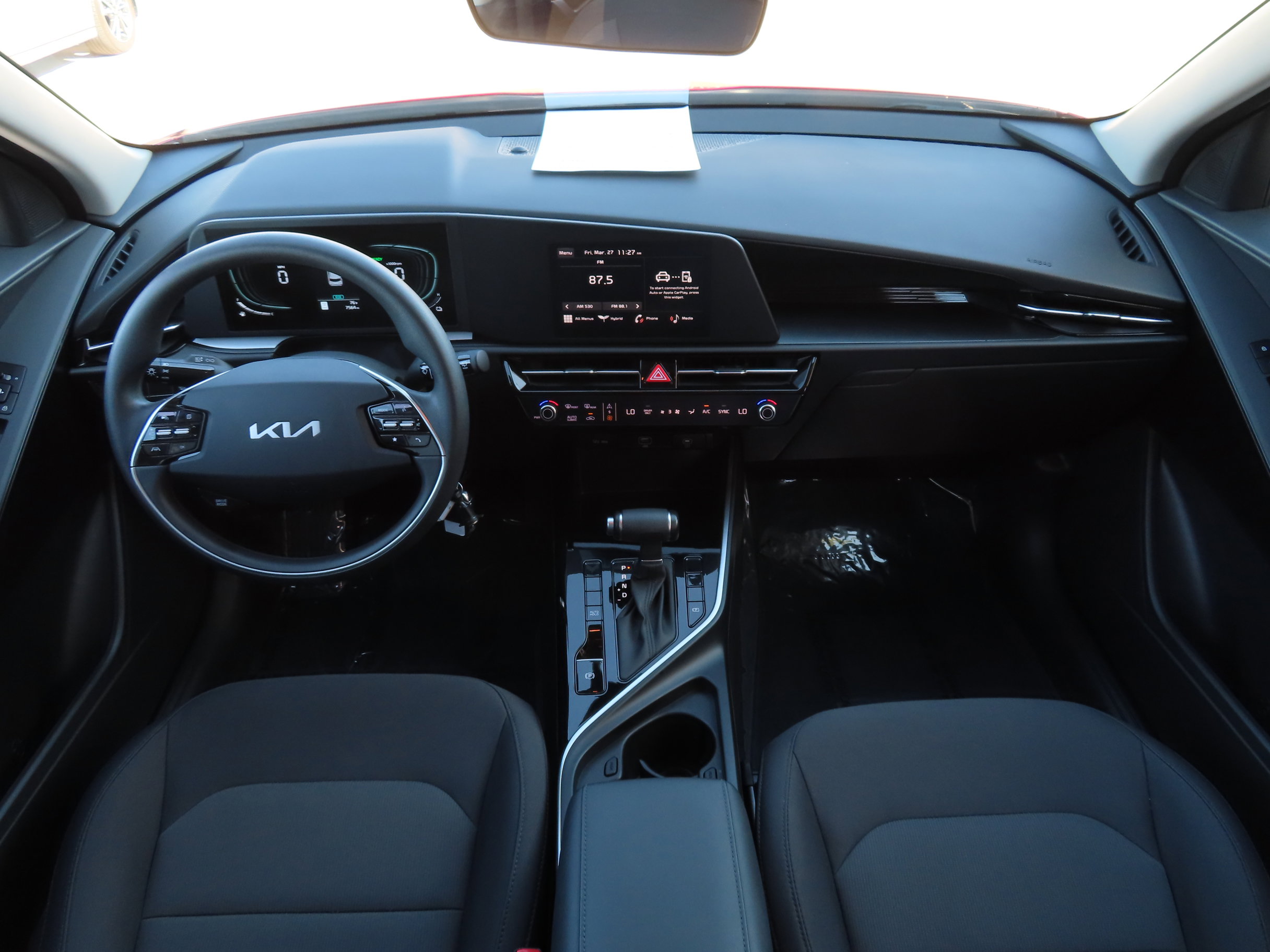 Used 2025 Kia Niro LX image 18