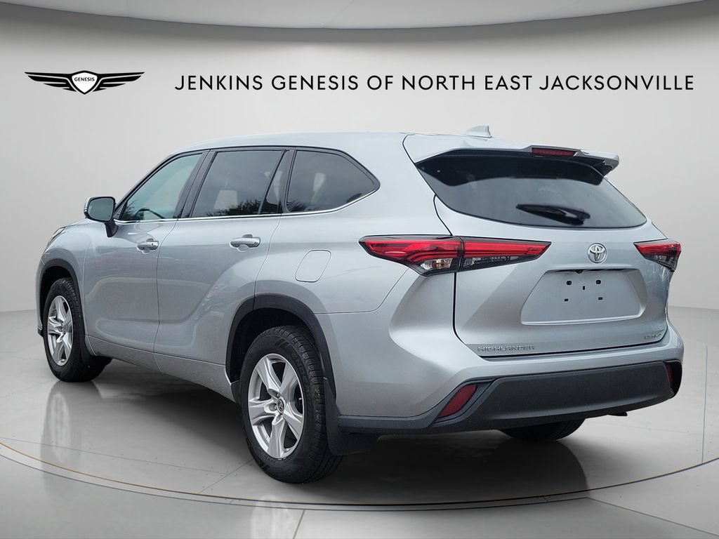 Used 2020 Toyota Highlander LE AWD/4WD image 5