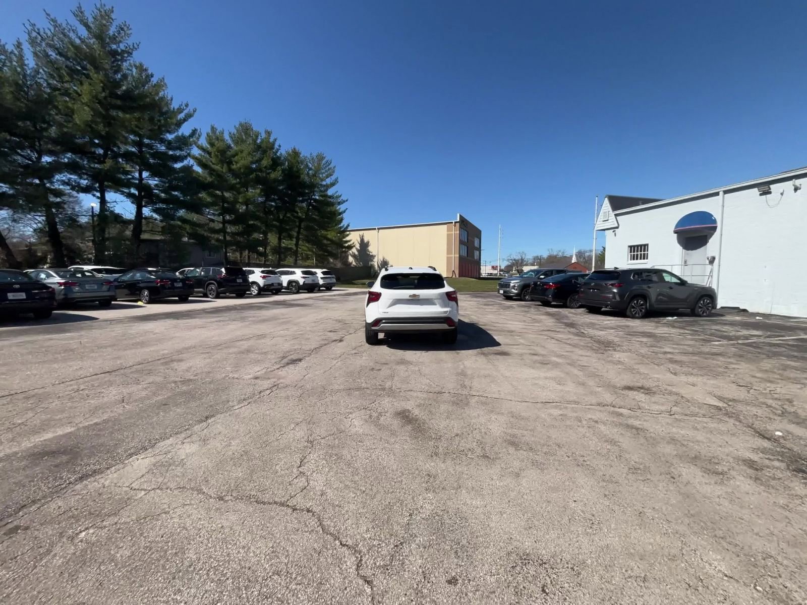 Used 2025 Chevrolet Trax LT w/ LT Convenience Package FWD image 16