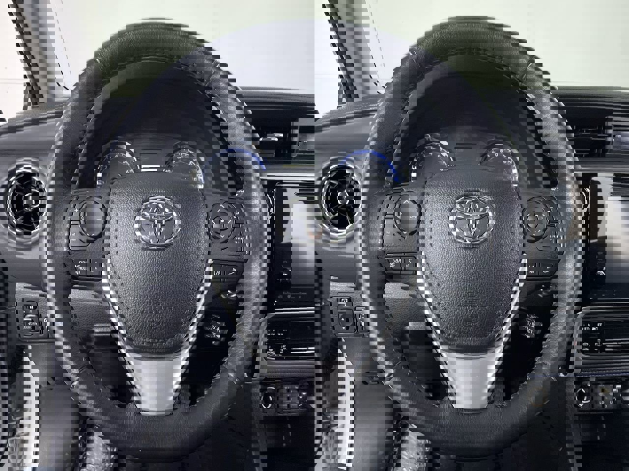 Used 2017 Toyota Corolla XSE image 14