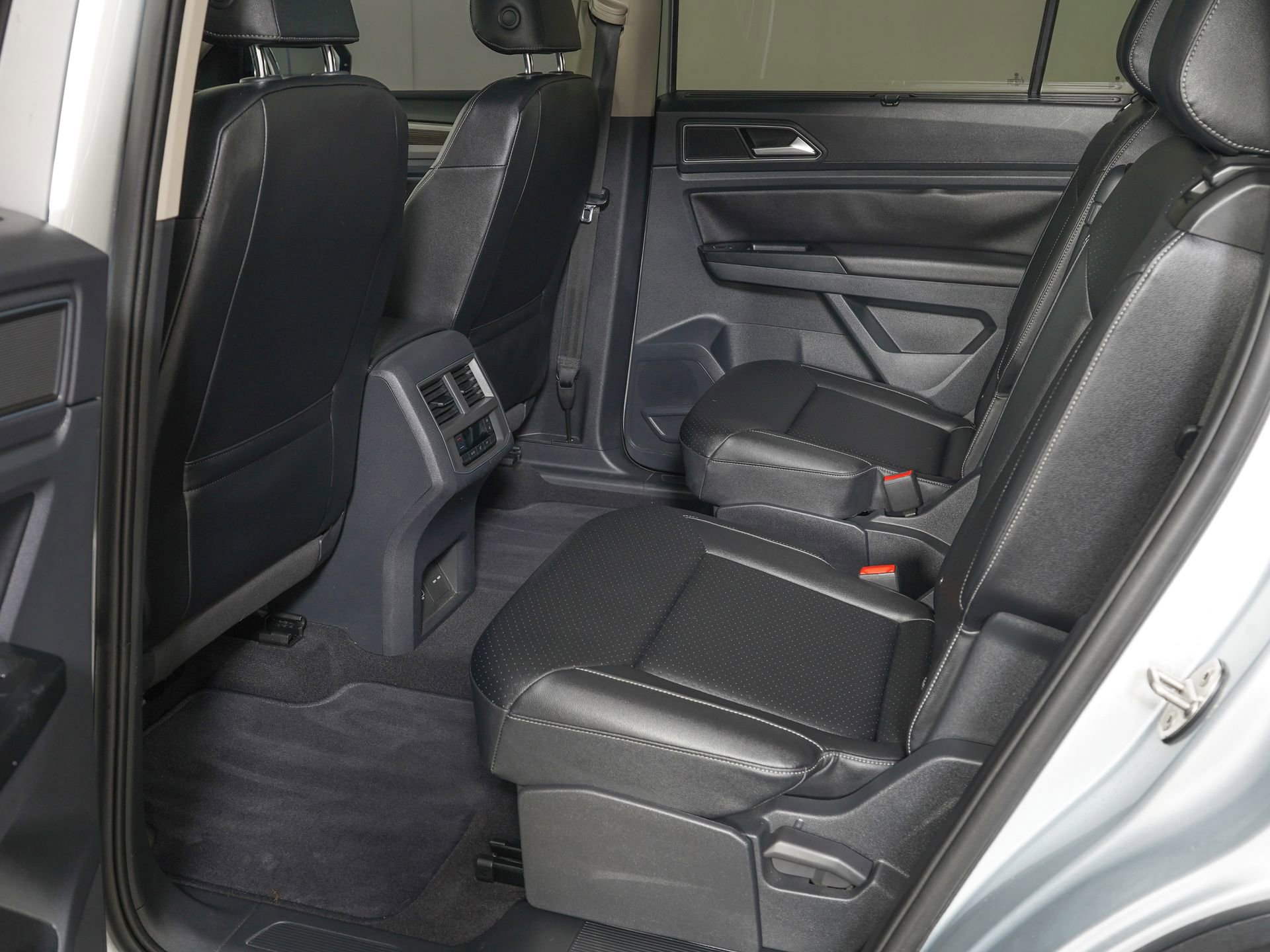Used 2019 Volkswagen Atlas SEL FWD image 13