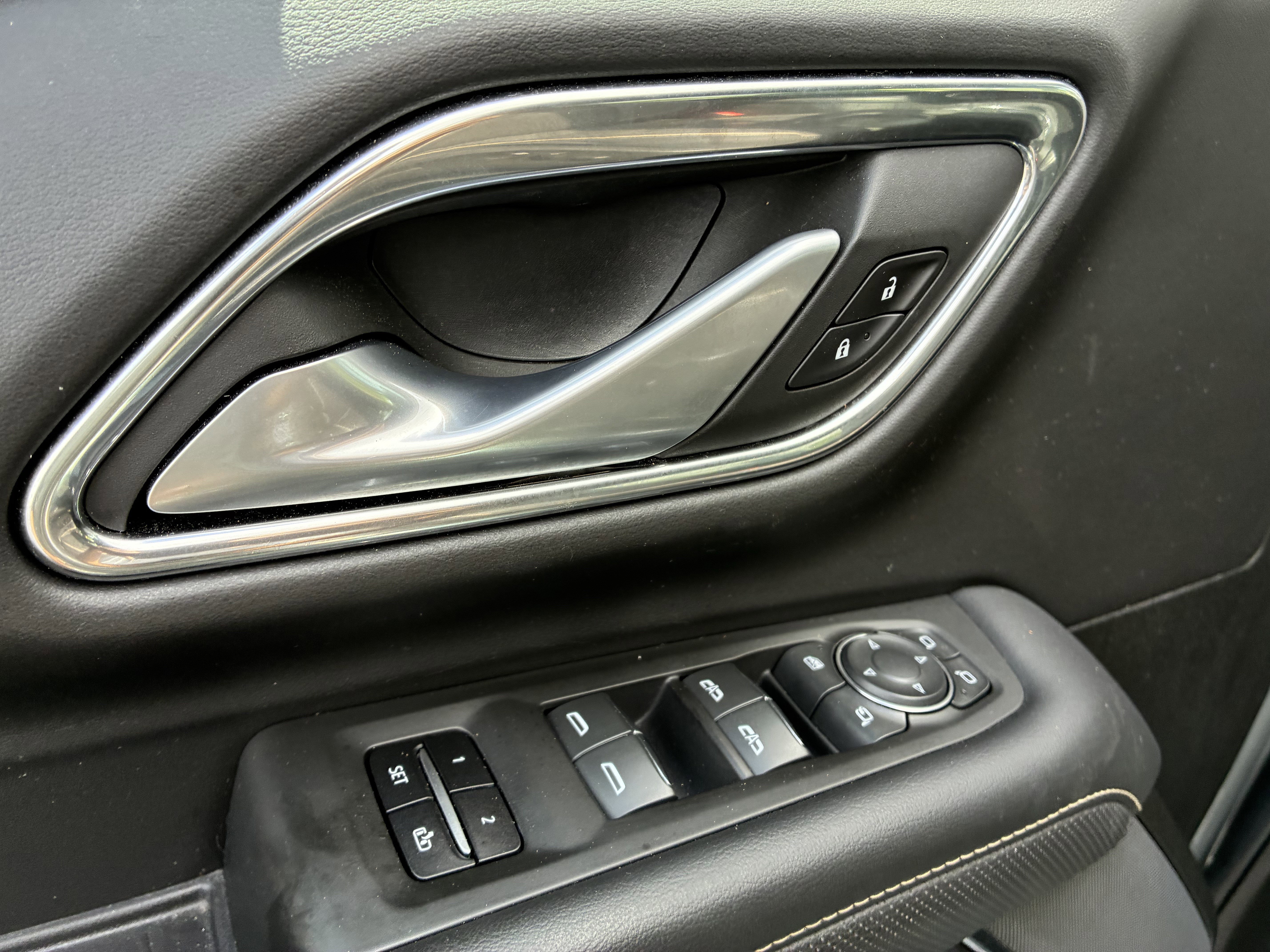 Used 2022 Chevrolet Suburban Premier RWD image 27