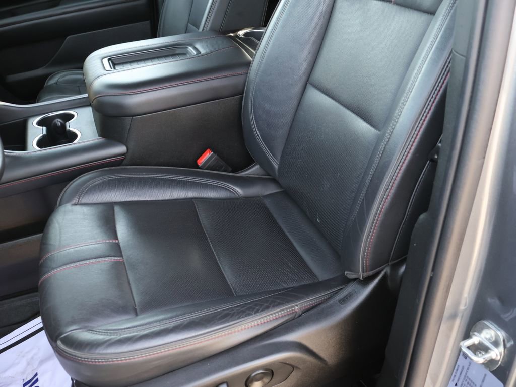 Used 2021 Chevrolet Suburban RST image 35