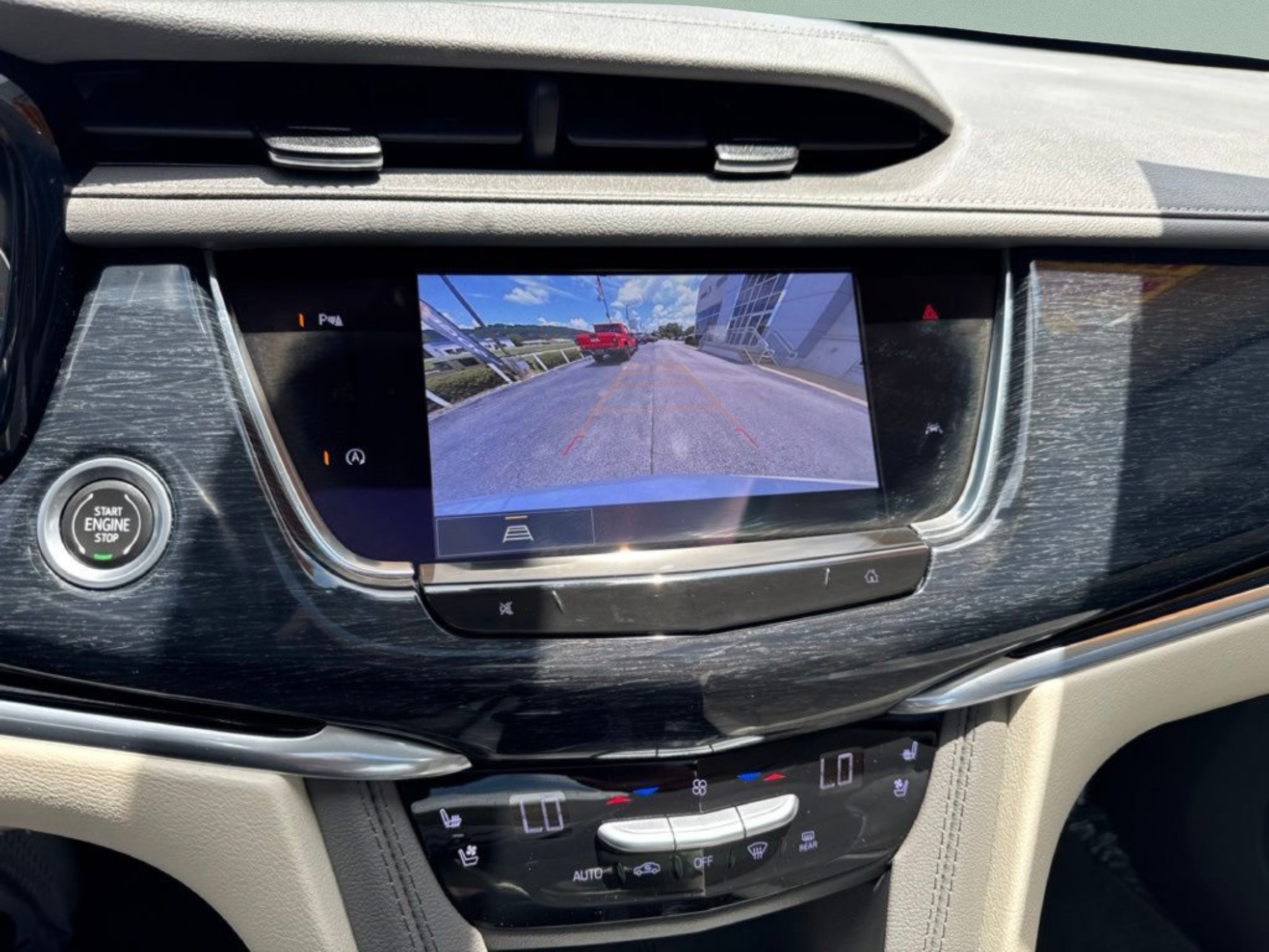 Used 2024 Cadillac XT6 Premium Luxury FWD image 16