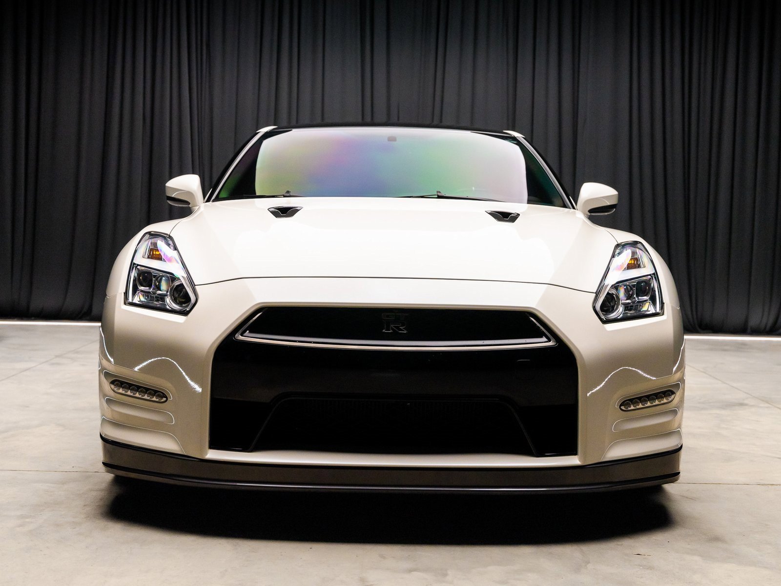 Used 2015 Nissan GT-R Premium image 17